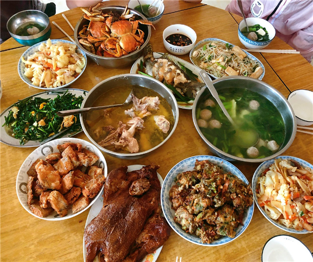 过生日|三代同堂给外婆过生日,老妈特意下厨,有荤有素,大家都吃嗨了!