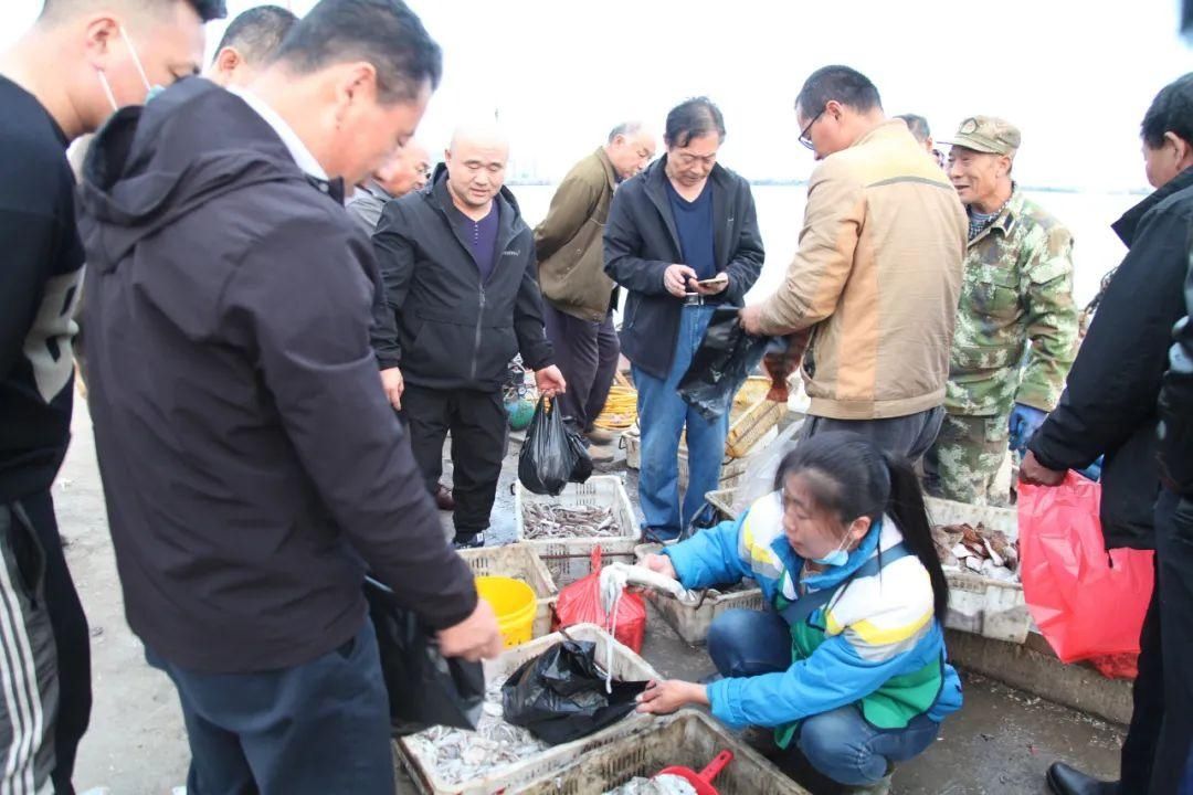 海鲜|实地探访！海鲜便宜了吗？你猜哪种海鲜卖得最火？