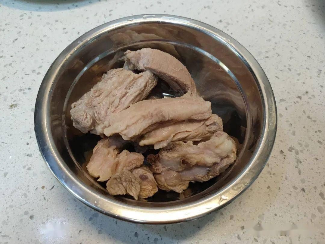 做法|炖羊肉汤，最忌加两味调料，教你正确做法，汤白味鲜无膻味