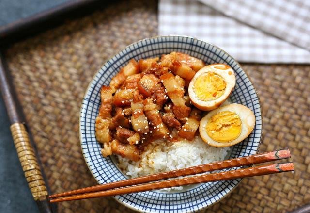 叫外卖|别叫外卖了,自己在家就能做卤肉饭,12块的成本,2人吃到撑