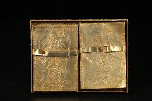  绘制|唐卡用金粉绘制，清代鎏金花丝《佛说善生子经》直接用金银錾刻