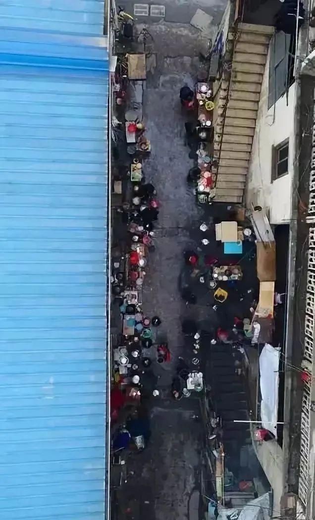 男子|凌晨1点，她被陌生男子尾随，结局泪崩：真的有人在朋友圈偷偷爱你