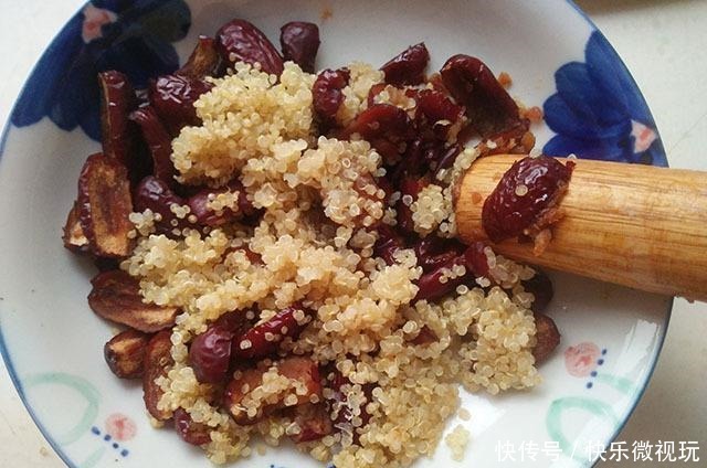 红枣|入秋蒸包子,我迷上这馅料,无需加糖自带香甜,比豆沙包好吃