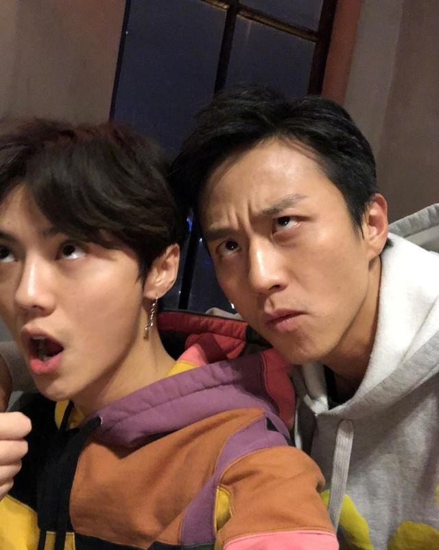  回来|邓超分享新综艺动态，配文这是什么综艺，感觉青春要回来了？