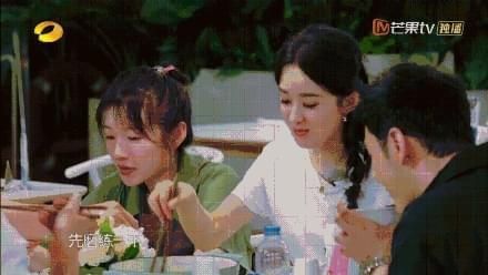  当作|中餐厅把赵丽颖的负面文章当作战绩发出来了？这操作是真的迷！