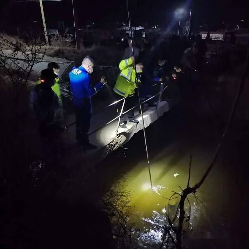  夺命|小车掉进七一渠，“吃人”无数夺命渠，何时才能得重视？