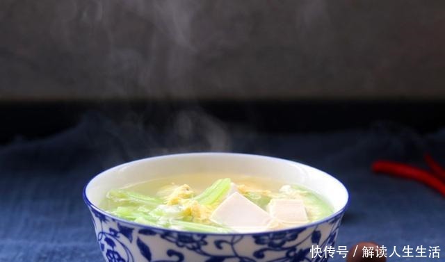 爽口|秋天，吃肉不如喝汤，这三样素菜搭配，简单一煮，比吃肉还爽口
