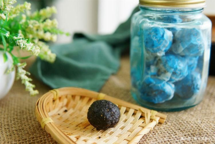  蜂蜜|1碗黑芝麻，3勺蜂蜜，搓一搓做“黑芝麻丸”，1元1颗，头发黑又亮