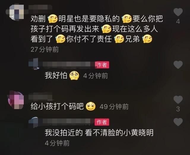 海绵|Baby穿浴袍看儿子游泳 小海绵正面曝光神似黄晓明