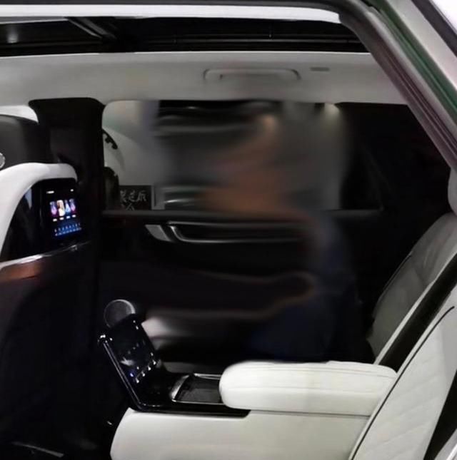  奥迪|红旗E-HS9正式亮相，气场不输劳斯莱斯库里南，比奥迪宝马更霸气