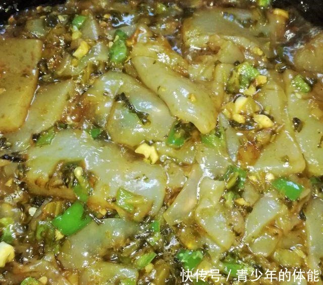 绝配|酸菜炒魔芋豆腐,简直就是酸爽中的绝配,保证你吃的都停不下来