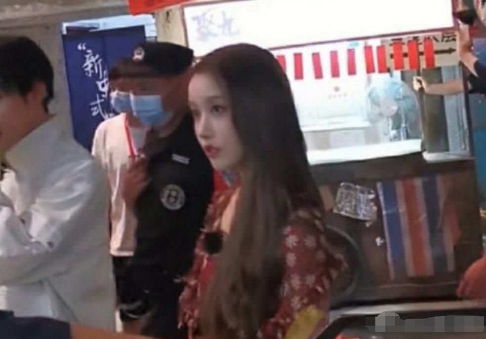  舞台|姜贞羽新综艺路透来袭，离开舞台精修，说句仙女下凡也不为过