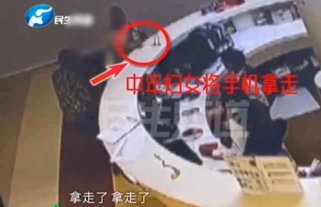 手机里|手机遗失担心私密照外漏，女子心急如焚，工作人员感觉不对