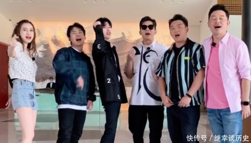 集体|跑男集体录像,其他人都正面镜头,唯独baby与众不同,显腿长!