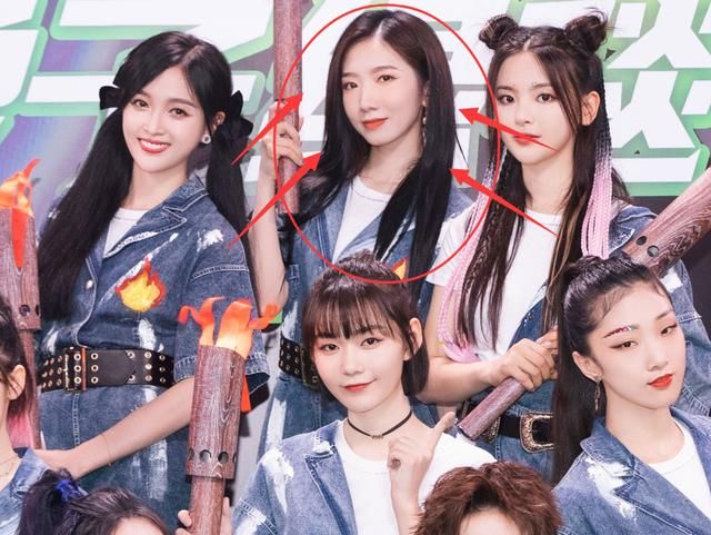  火箭|《炙热》决赛夜火箭少女合照，孟美岐还站C位，Yamy站位惹关注