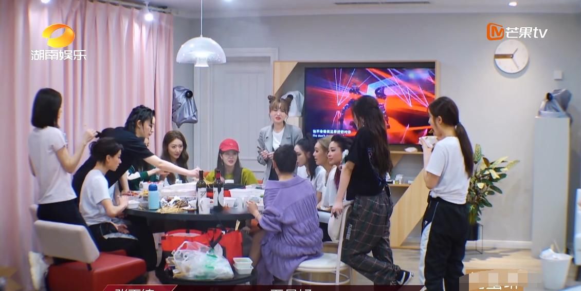 淘汰|继沈梦辰后,孟佳淘汰再迎送行“盛况”,张含韵失约不够厚道?