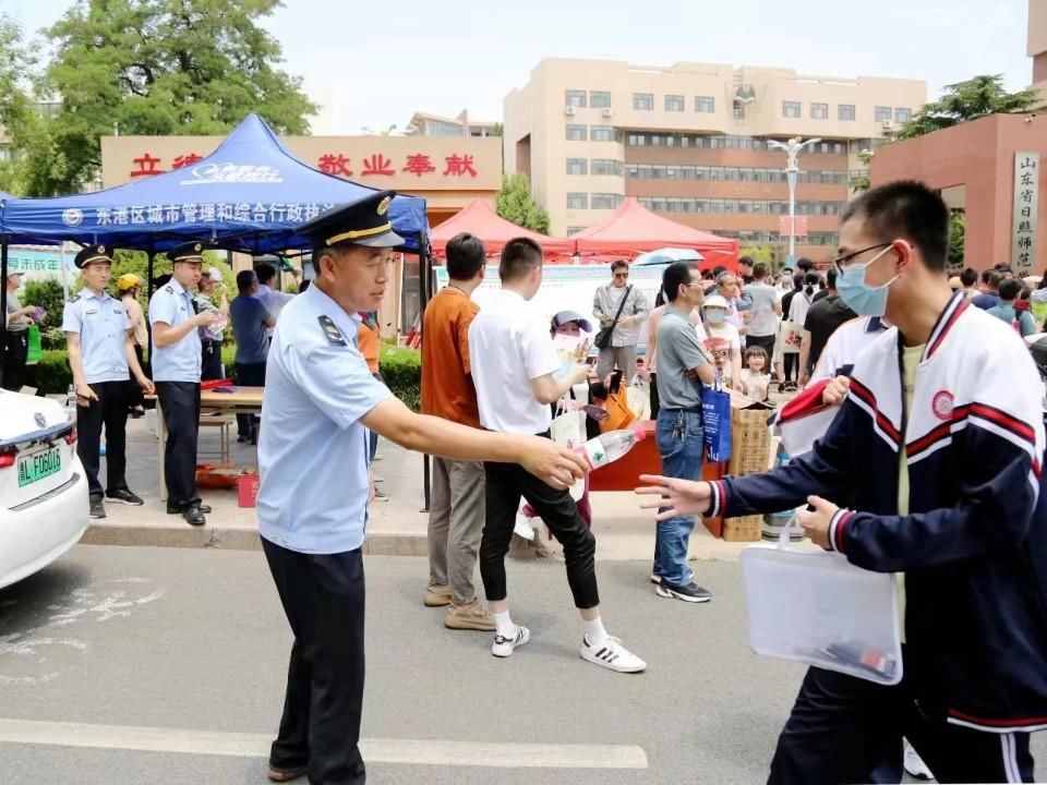 东港区城市管理和综合行政执法局全力以赴护航高考