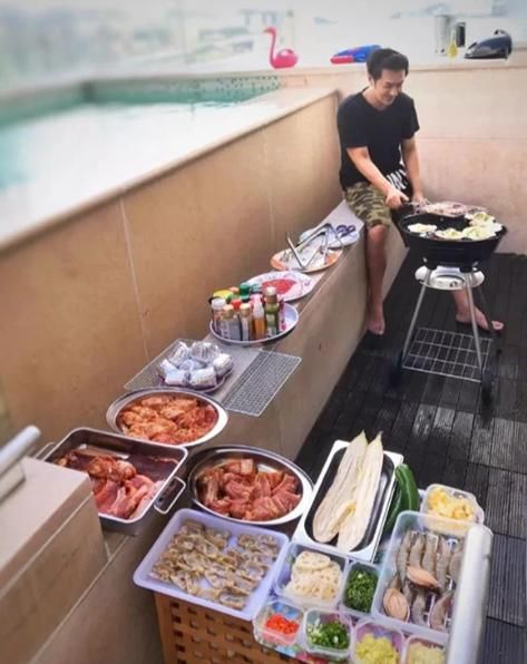 租金|陈浩民难扛14万豪宅租金，带4子女搬回旧屋，老婆也直播讨生活