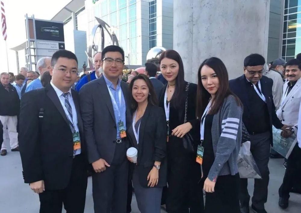 董事长|刷屏了!紫金矿业63岁董事长娶38岁妻子,新娘:嫁给了爱情!