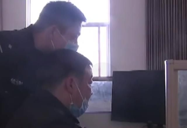 开门|半夜外卖送上门，女子开门后吓得大叫，女子：枪掏出来就指着我