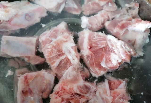 绝配|炖排骨别总放土豆,它才是“绝配”,味道鲜美又补水,秋季别错过