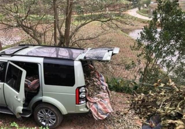  用来|80万豪车被大爷用来拉柴火，车主：我也很心疼，但他比车更重要！