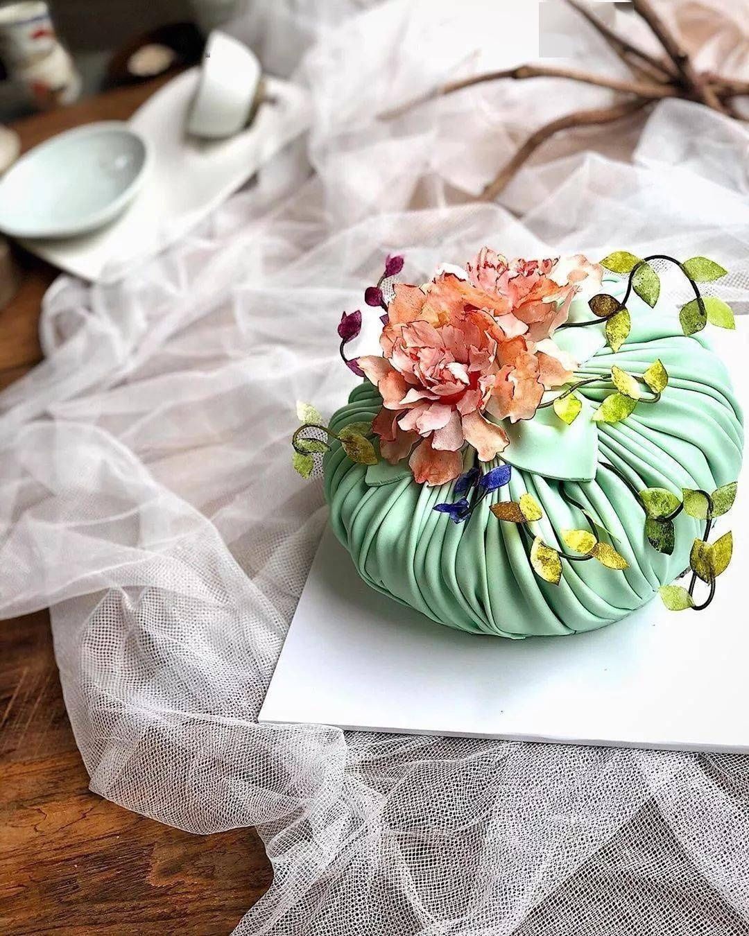 包袱蛋糕|脑洞太大韩国小姐姐晒神秘蛋糕,引百万粉丝每天催更太美了,每一张都让我流口水…