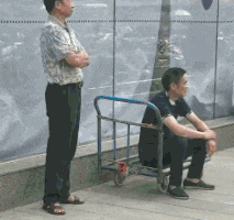 GIF|搞笑GIF:真的搞不懂这种操作是为了什么,为了开快点?还是帅?
