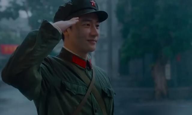  接地|身为经理黄轩很暖心，帮阿姨扫厕所都那么接地气，这经理我跟定了