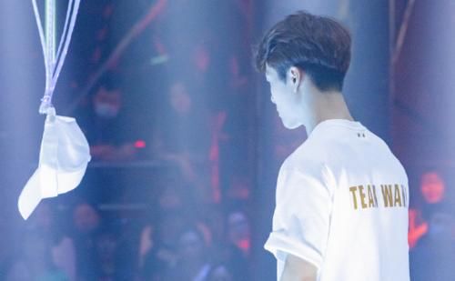  水舞台|《这就是街舞》火舞台比赛结束，钟汉良成最大赢家，战队全员晋级