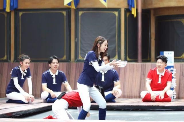 周末|《奔跑吧》蝉联周末档收视冠军,热血接力彰显奔跑精神