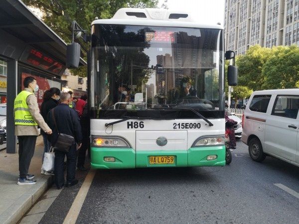 武汉公交“五一”期间多举措服务市民出行