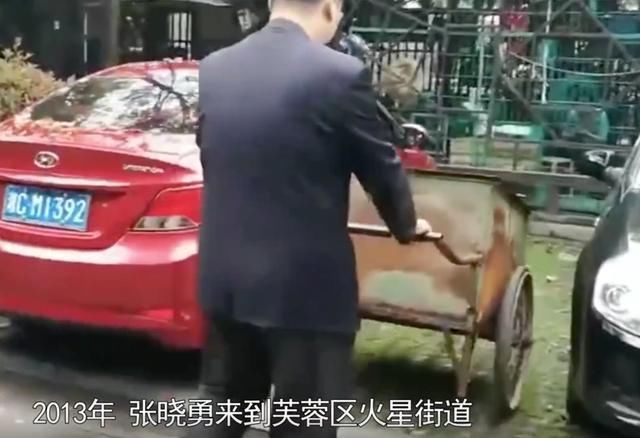 入清华大学|张晓勇：17岁考上清华，才华横溢，如今却月薪800当保安！