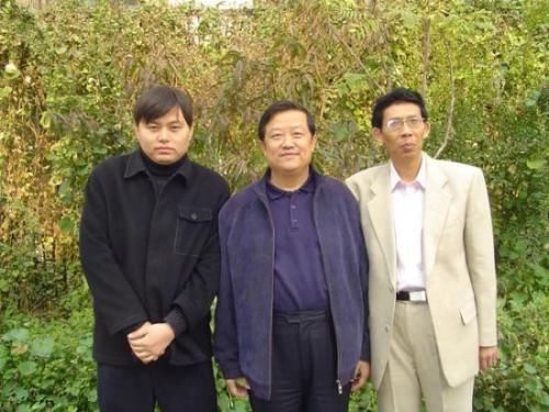 年前|20年前大学毕业当公务员，不顾父亲反对写书的湖北男孩，如今怎样