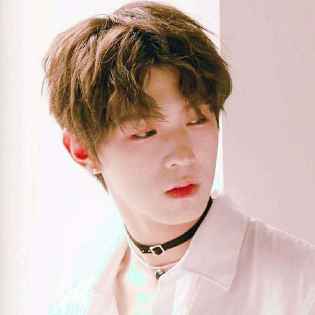  公然|人气团出道即雪藏，成员公然互撕，他是断层C位却没有姓名