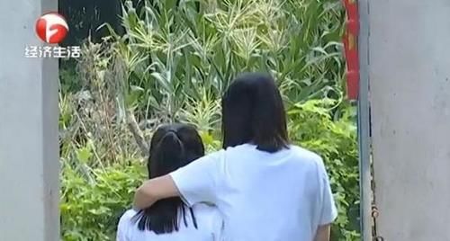 公交|公交司机娶小18岁女子，婚内女子犯原则性错误，男方要求其赔12万