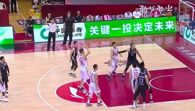 开心|辽宁队四连胜！外教却批评球队，直言不开心，郭艾伦有智慧的反驳