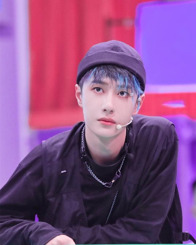 王嘉尔|王一博玩疯了!街舞选手:我听到王一博膝盖落地撞击声,真替他疼