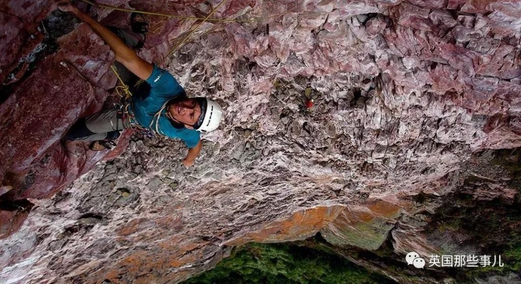  千米|英国一家四口同时登顶海拔3千米高峰，最小的娃才3岁?!!