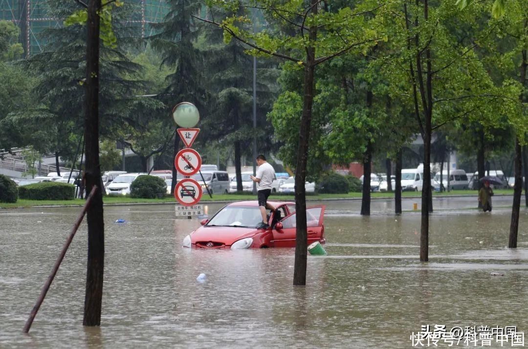 车被大水冲走了怎么办(车泡水了、被冲走了该怎么办？一文说清，快收藏！)