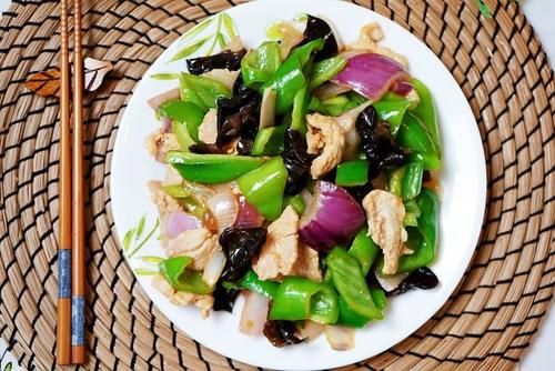 清爽|小炒肉不油腻更清爽的做法,试试加入紫洋葱,网友:这就是我的菜