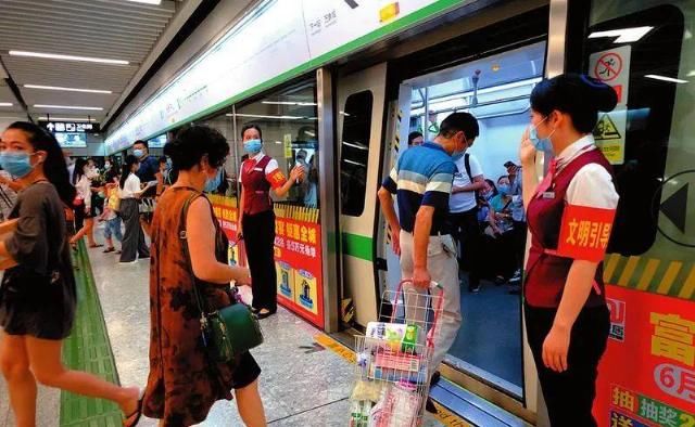 志愿服务活动|创建全国文明城市|南宁:“志愿红”照亮城市文明