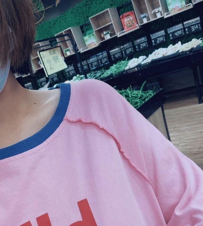  超市|“逛超市先后被三位热心阿姨提醒姑娘，你衣服穿反了！”哈哈