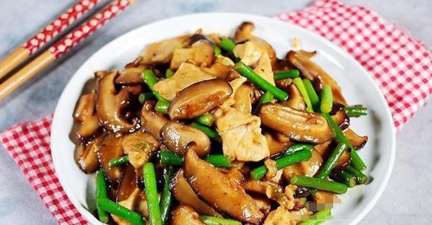  锅包肉|精选美食：干烧青椒鸡，黑椒牛柳，锅包肉，花菇炒肉片的做法