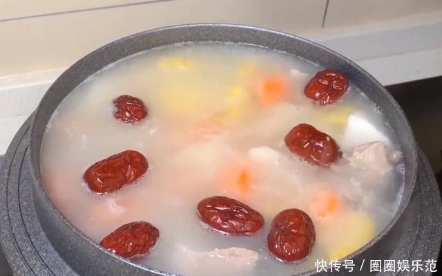 洗干净|煲排骨汤:排骨不要直接炖,也不要放料酒,多一个步骤,汤鲜味美