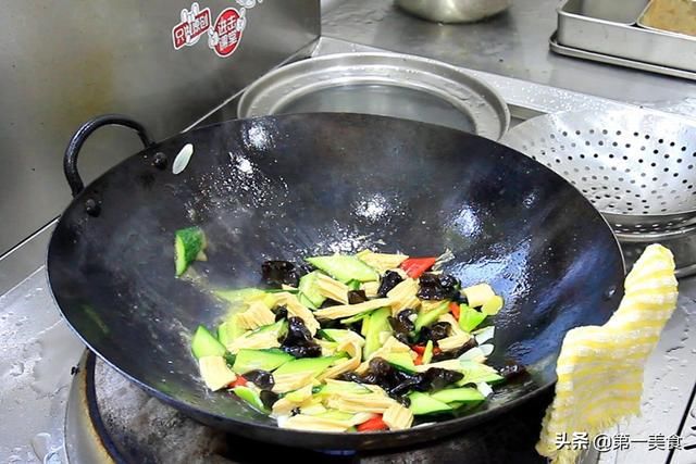  润燥|这3样素菜一起炒，夏天少不了！2块一大盘，清淡营养、消暑还润燥