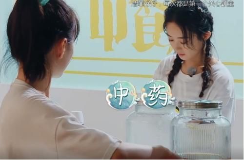  实力|赵丽颖和厨师生怄气喝中药，李浩菲心疼告诉店长，小动作实力圈粉