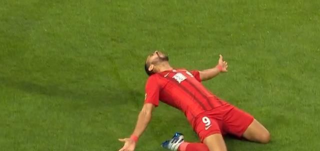  年半|掩面哭泣！中超断腿外援时隔1年半复出就破门，球队主教练都没有