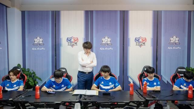 吕成林|王者荣耀：eStar零封RW侠，林教练非“浪得虚名”，开启无猫时代