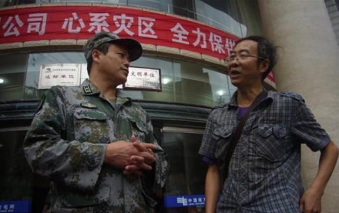 勇斗|曾作为军人的他，为救一女子，勇斗4名歹徒身中14刀，后来怎样了？